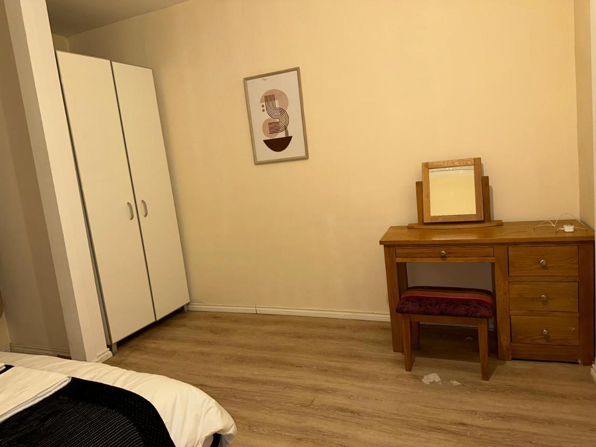 Vakantiehuis North A Spacious 7 Bedroom House Accommodating Up To 18 People Complete With Own Gym And Table Tennis Londen