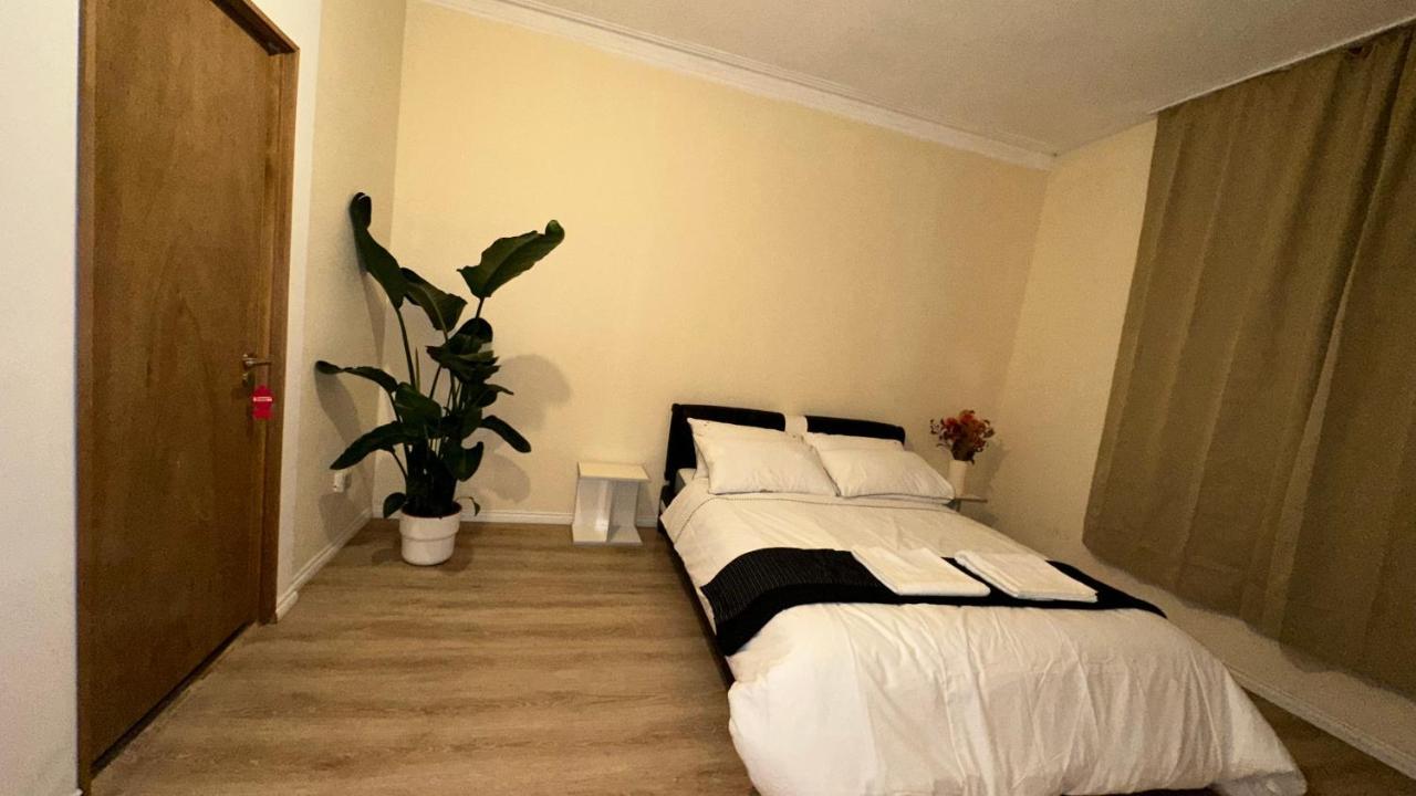 Vakantiehuis North A Spacious 7 Bedroom House Accommodating Up To 18 People Complete With Own Gym And Table Tennis *