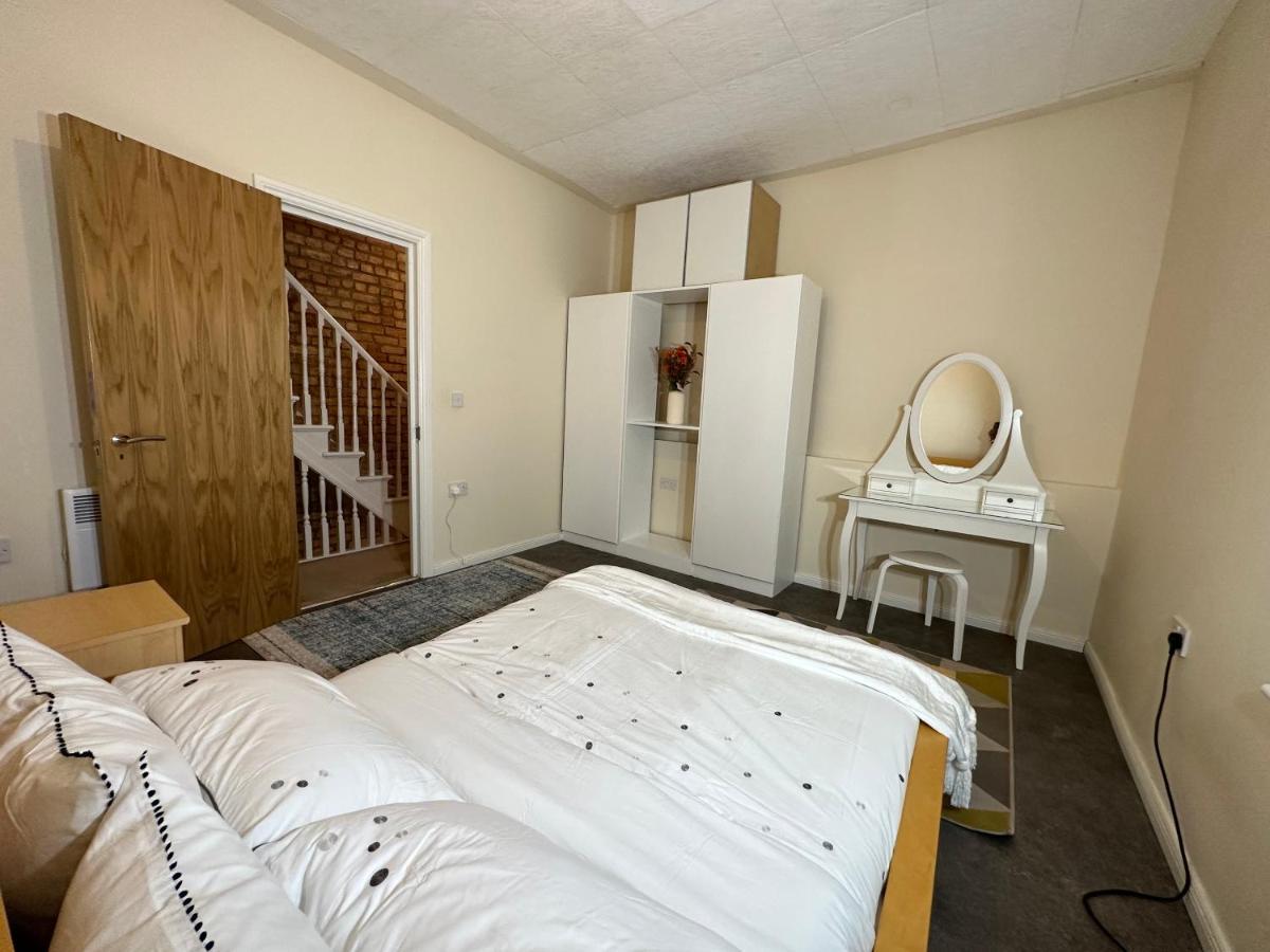 North A Spacious 7 Bedroom House Accommodating Up To 18 People Complete With Own Gym And Table Tennis Vakantiehuis