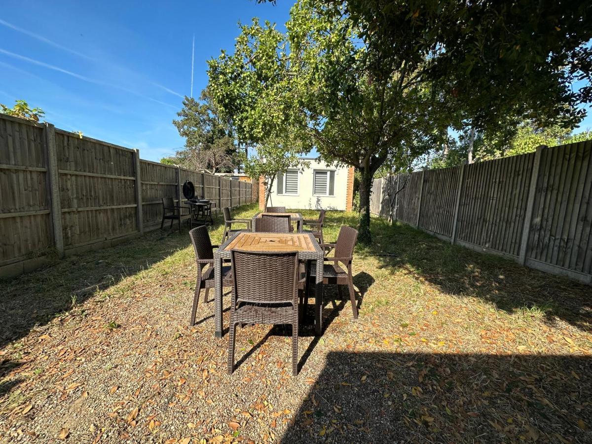 Vakantiehuis North A Spacious 7 Bedroom House Accommodating Up To 18 People Complete With Own Gym And Table Tennis *
