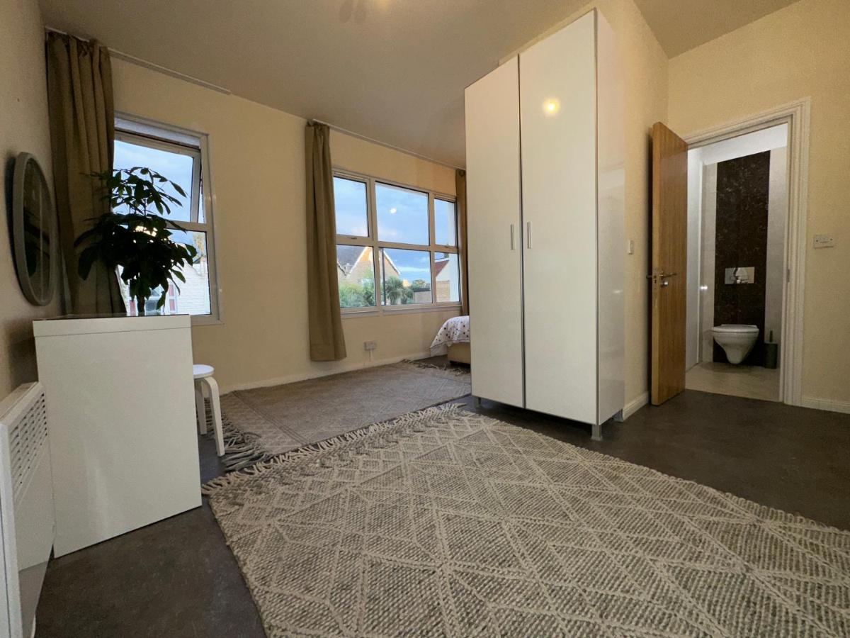 Vakantiehuis North A Spacious 7 Bedroom House Accommodating Up To 18 People Complete With Own Gym And Table Tennis *