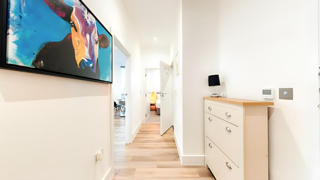 View 2-bed Battersea Penthouse - Underground Parking Appartement Londen
