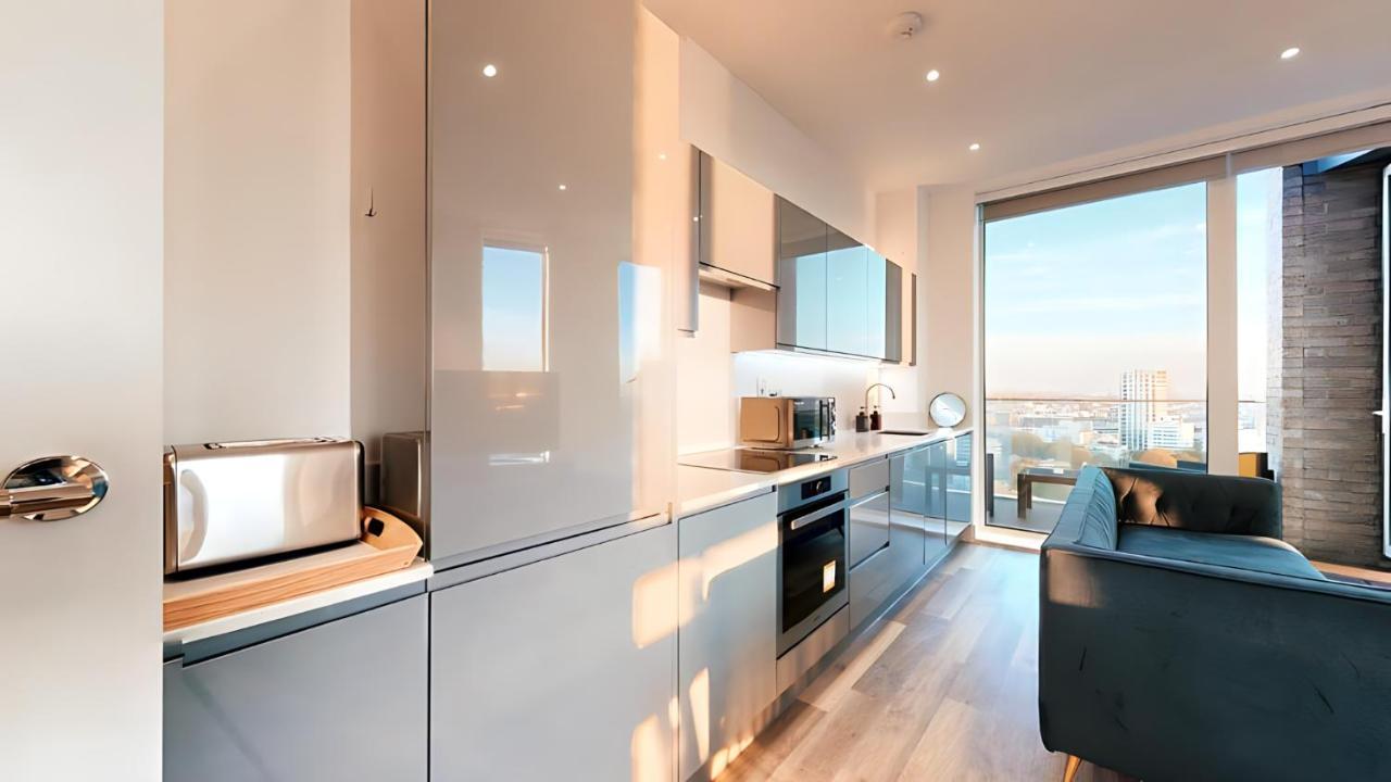 View 2-bed Battersea Penthouse - Underground Parking Appartement