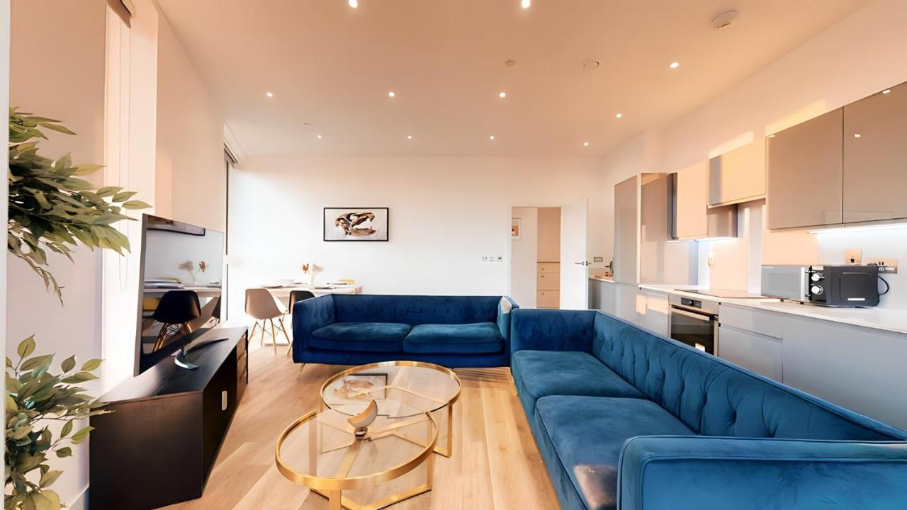 View 2-bed Battersea Penthouse - Underground Parking * Londen