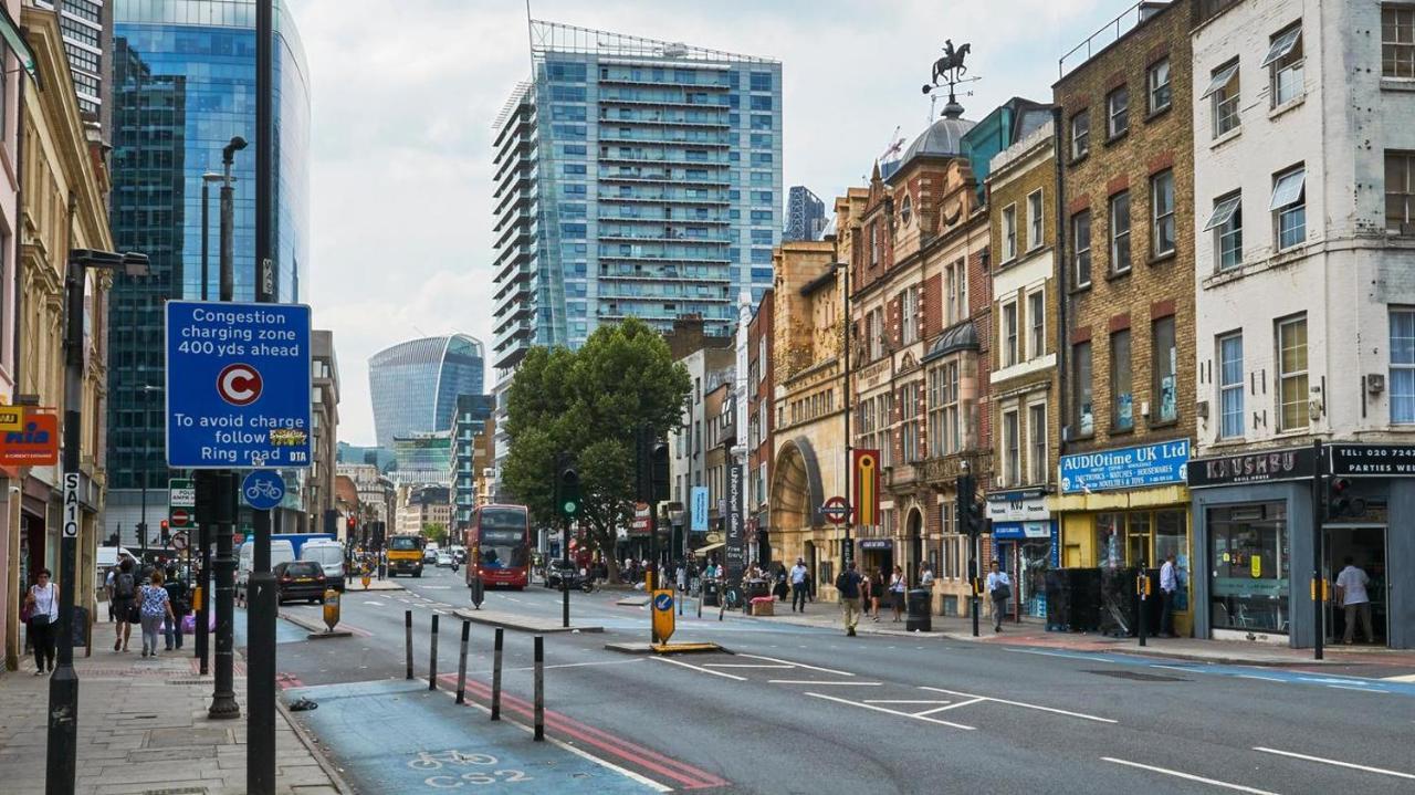 Spacious Near With Smart Tv Privatunterkunft London