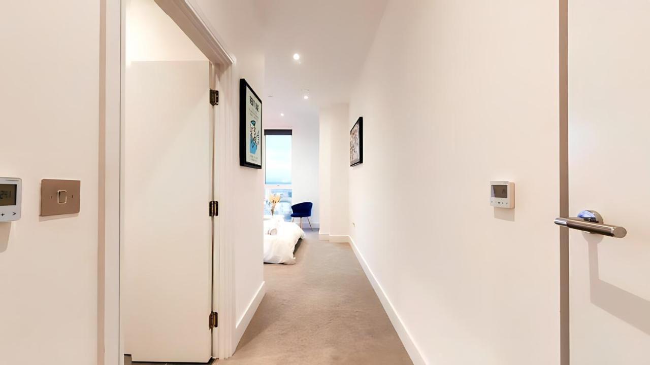 View 2-bed Battersea Penthouse - Underground Parking Appartement