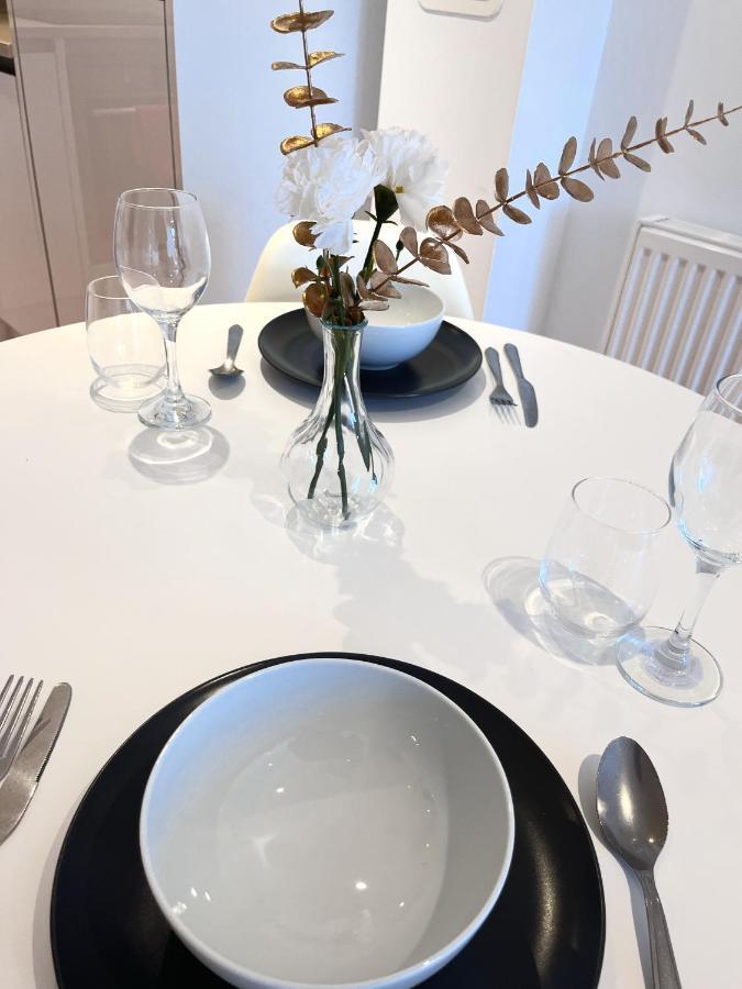 Lovely Charming 2-bedroom In Bow Appartement *