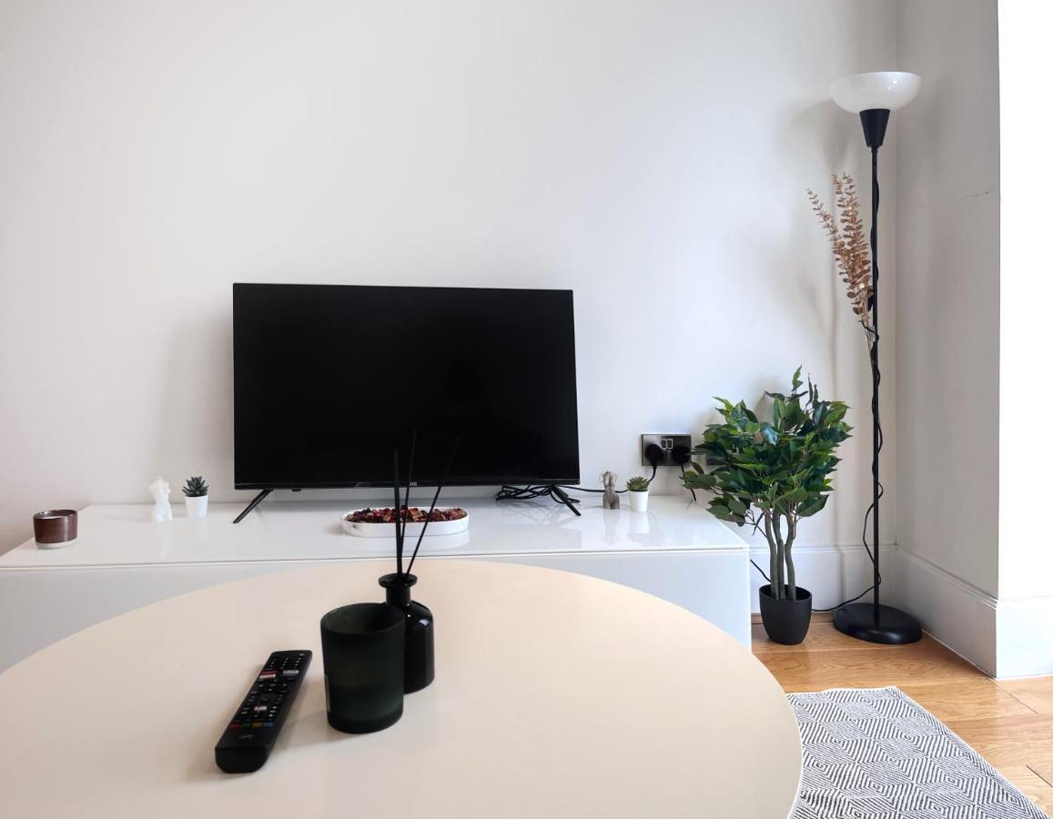 Apartment Lovely Charming 2-bedroom In Bow *