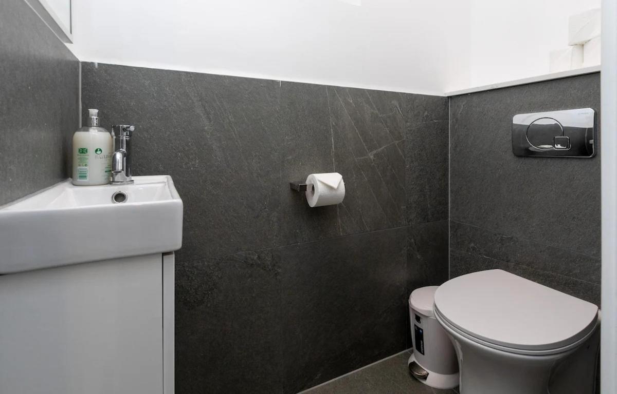 Stylish 2-bed Flat In The Heart Of West Hampstead Londen