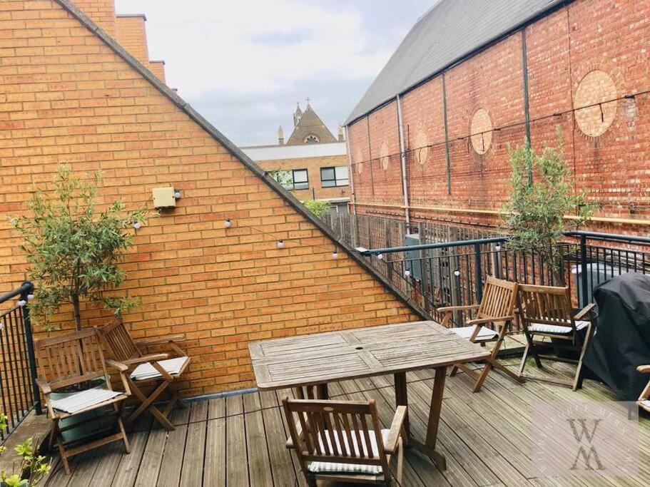 Spacious Mews Apartment, Clapham London
