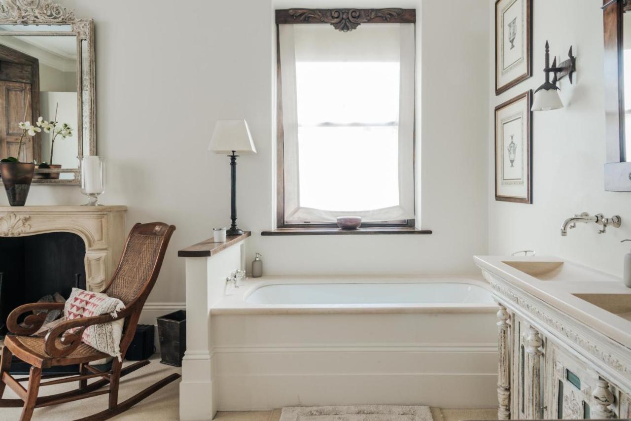 A Chelsea Retreat - 2 Bedroom With Garden And Parking