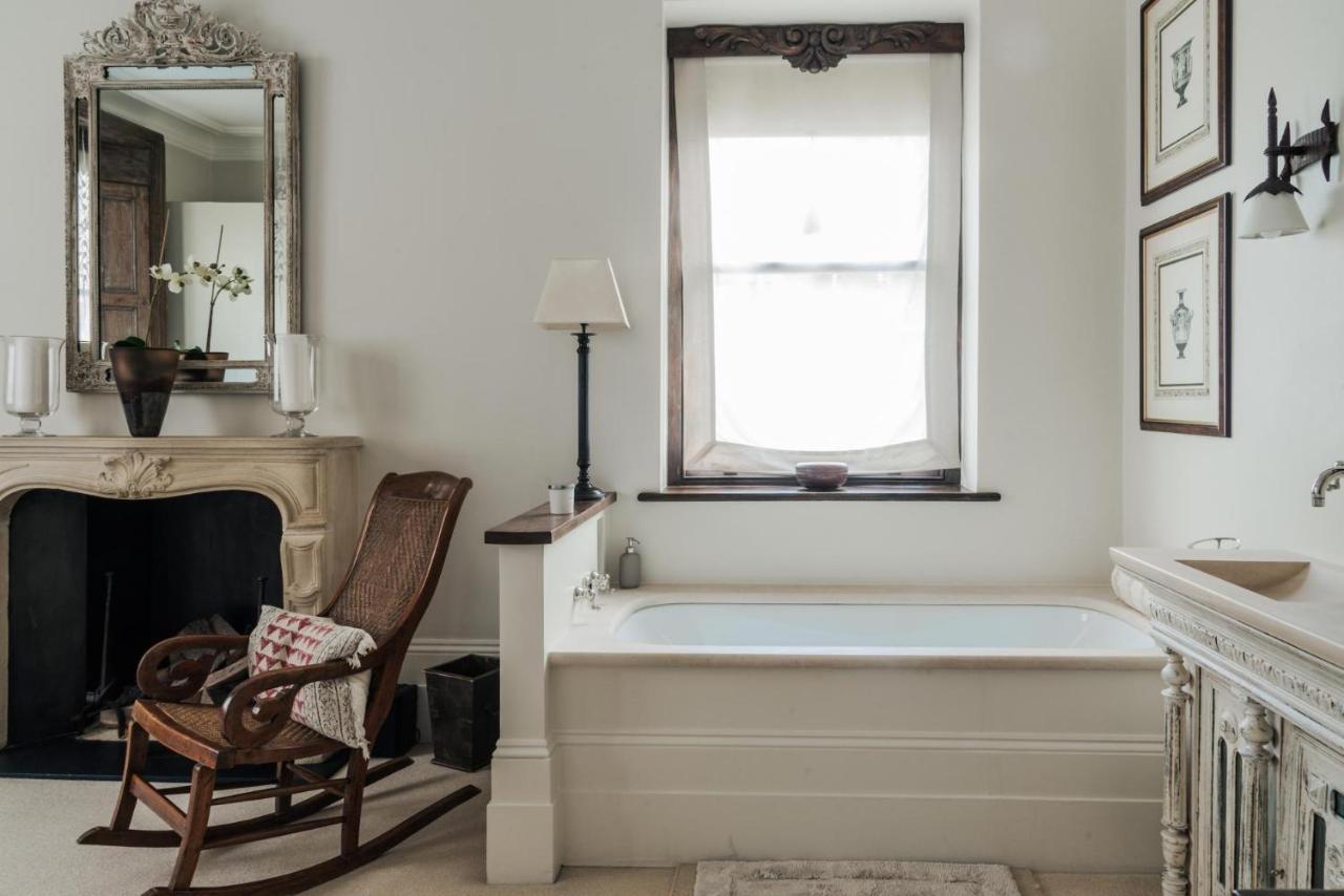 Apartment A Chelsea Retreat - 2 Bedroom With Garden And Parking