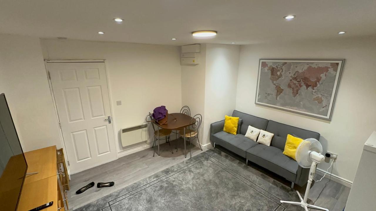 Entire One Double Bedroom * Londen
