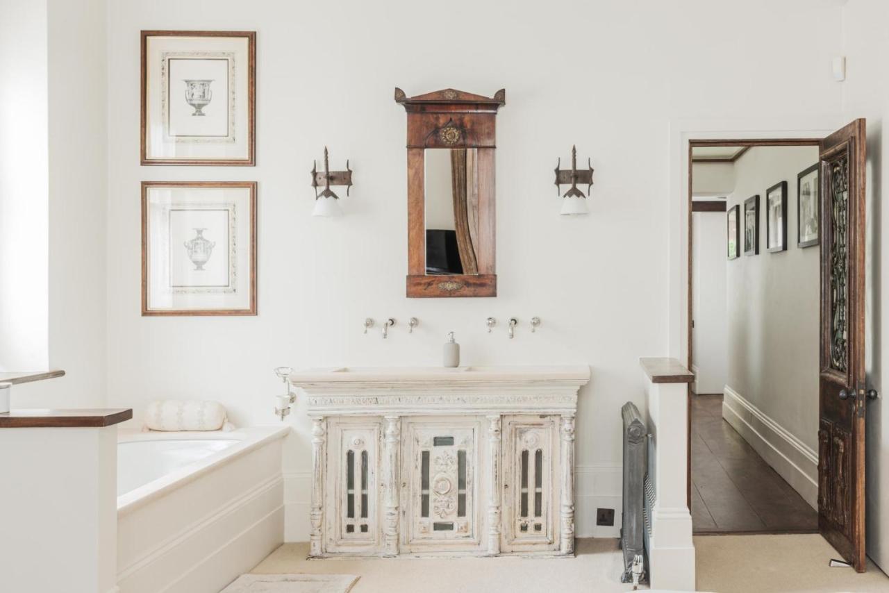 A Chelsea Retreat - 2 Bedroom With Garden And Parking Apartment