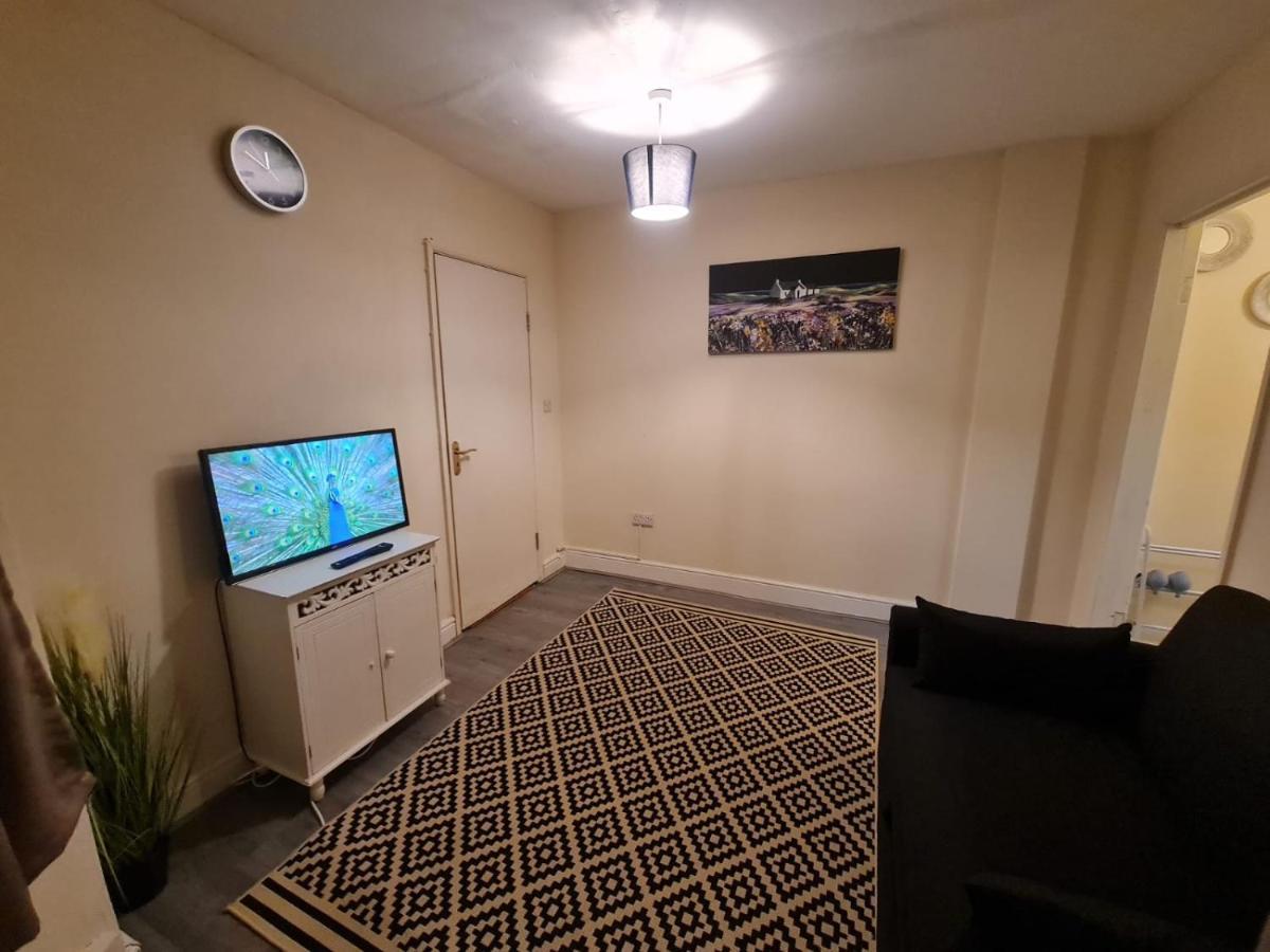 One Bedroom With Garden Apartment London
