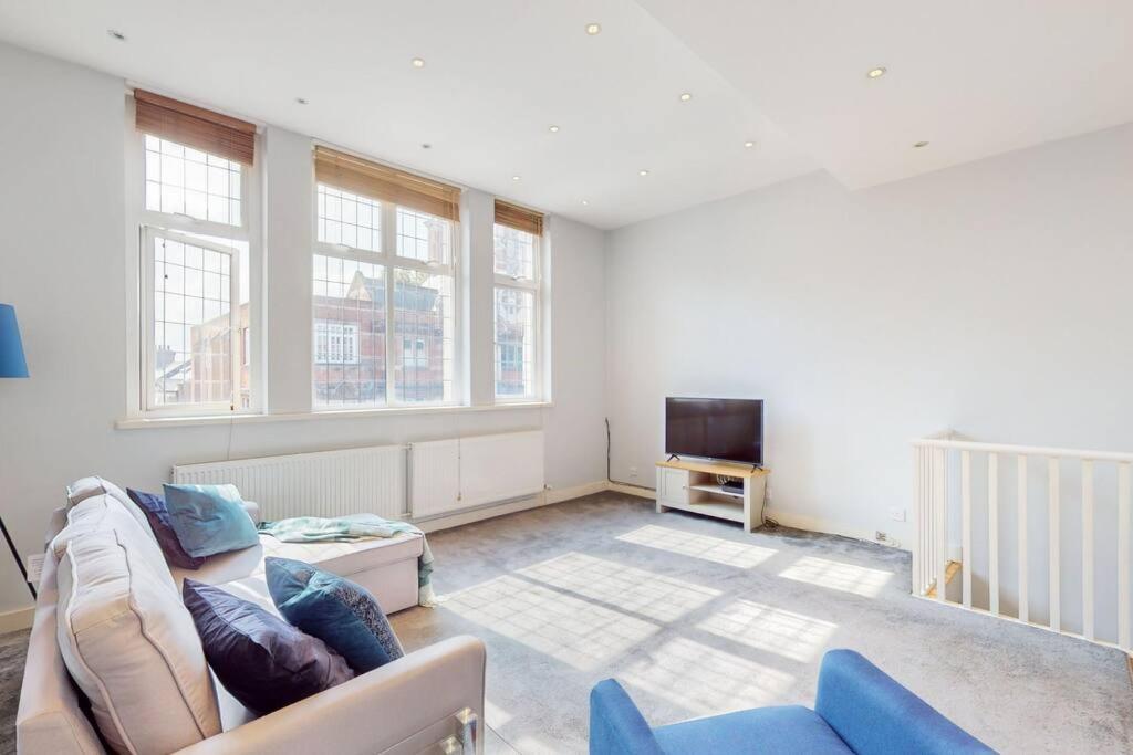 Spacious 2 Bedroom Flat With Garden In Acton * Londen