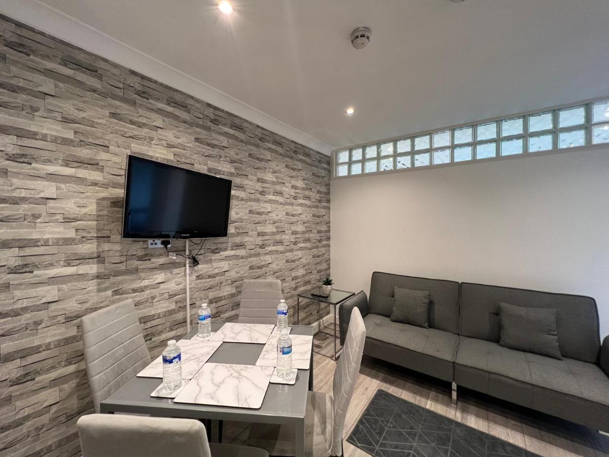 Lovely 2 Bedroom With Balcony - Apartment