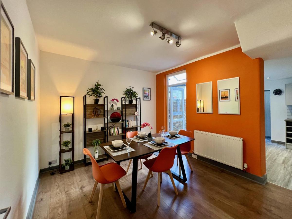 Clarence House 3 Bedrooms 8min To Station E17 North East Holiday home