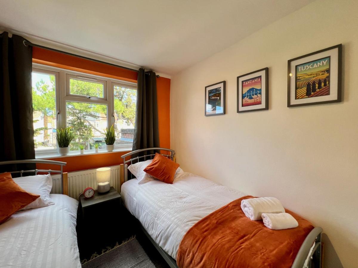 Clarence House 3 Bedrooms 8min To Station E17 North East Holiday home *