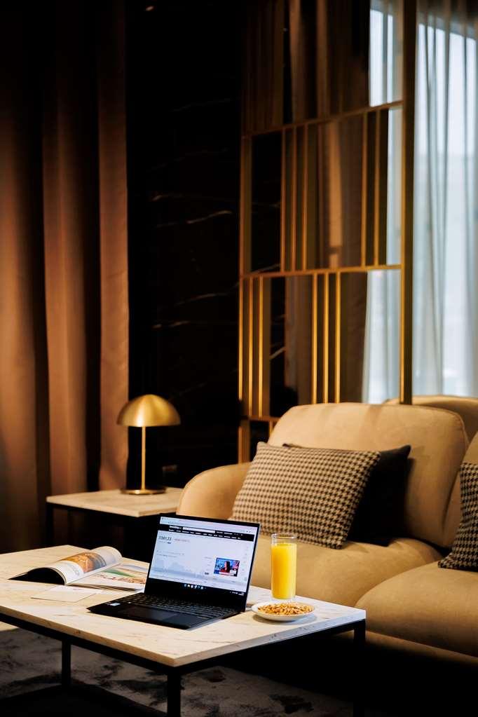 Riu Plaza Victoria 4* London