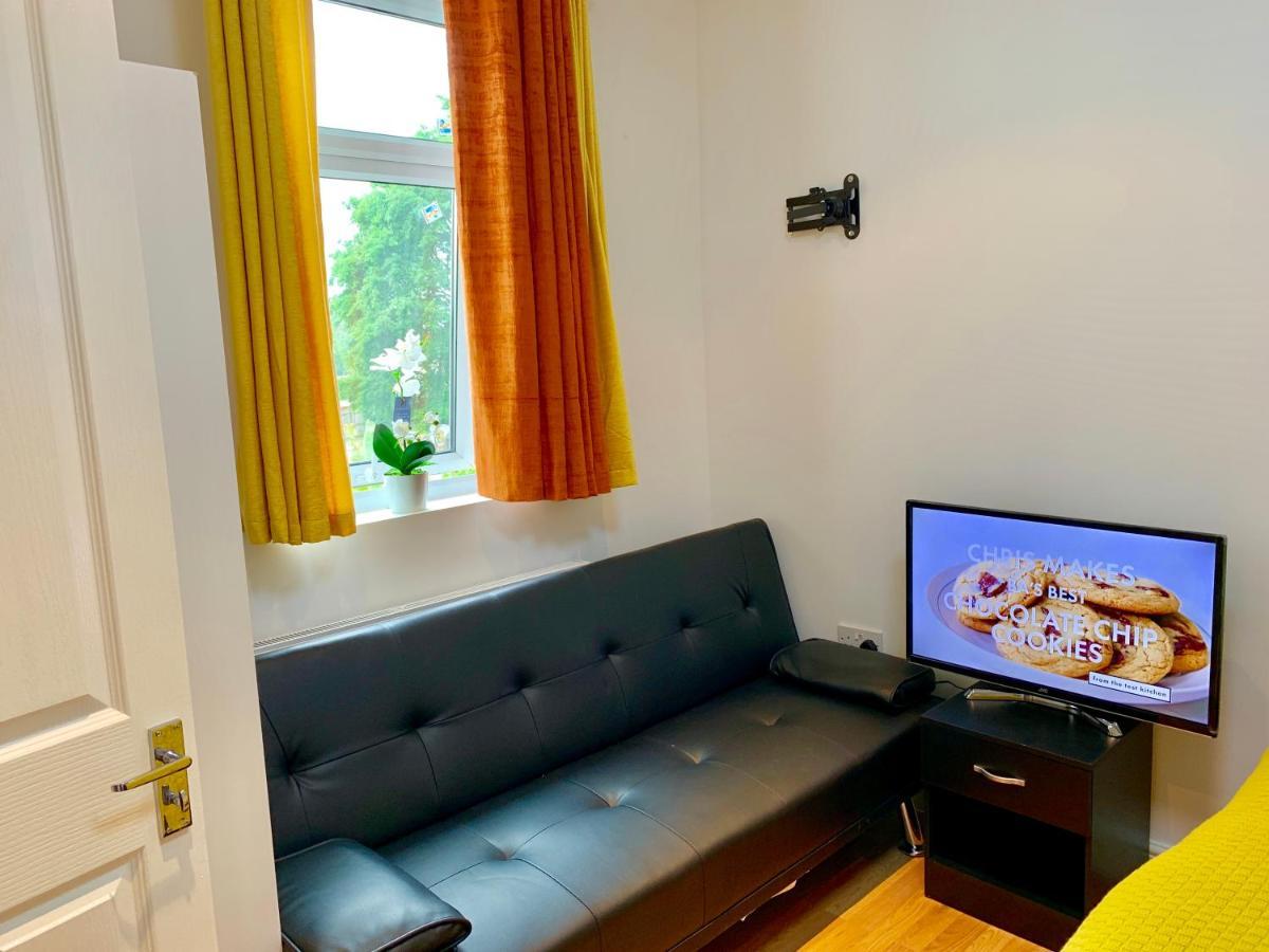 Apartments, Private Bathroom, Kitchenette, Parking, Np5 * London