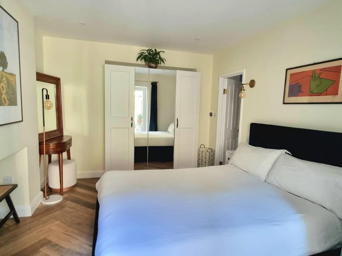 Spacious & Renovated 1-Bed Garden Flat In London