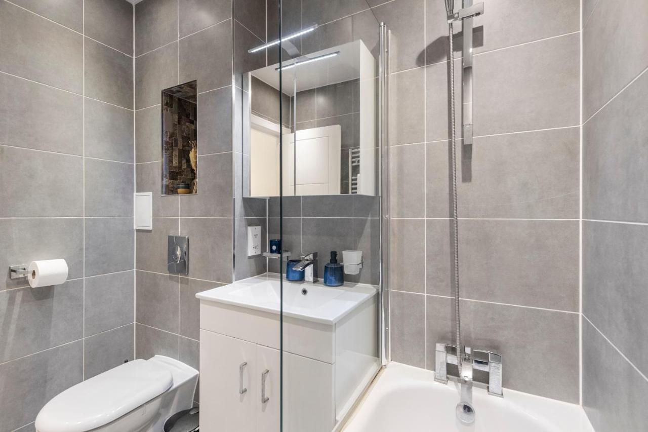 Modern Flat In Golders Appartement Londen