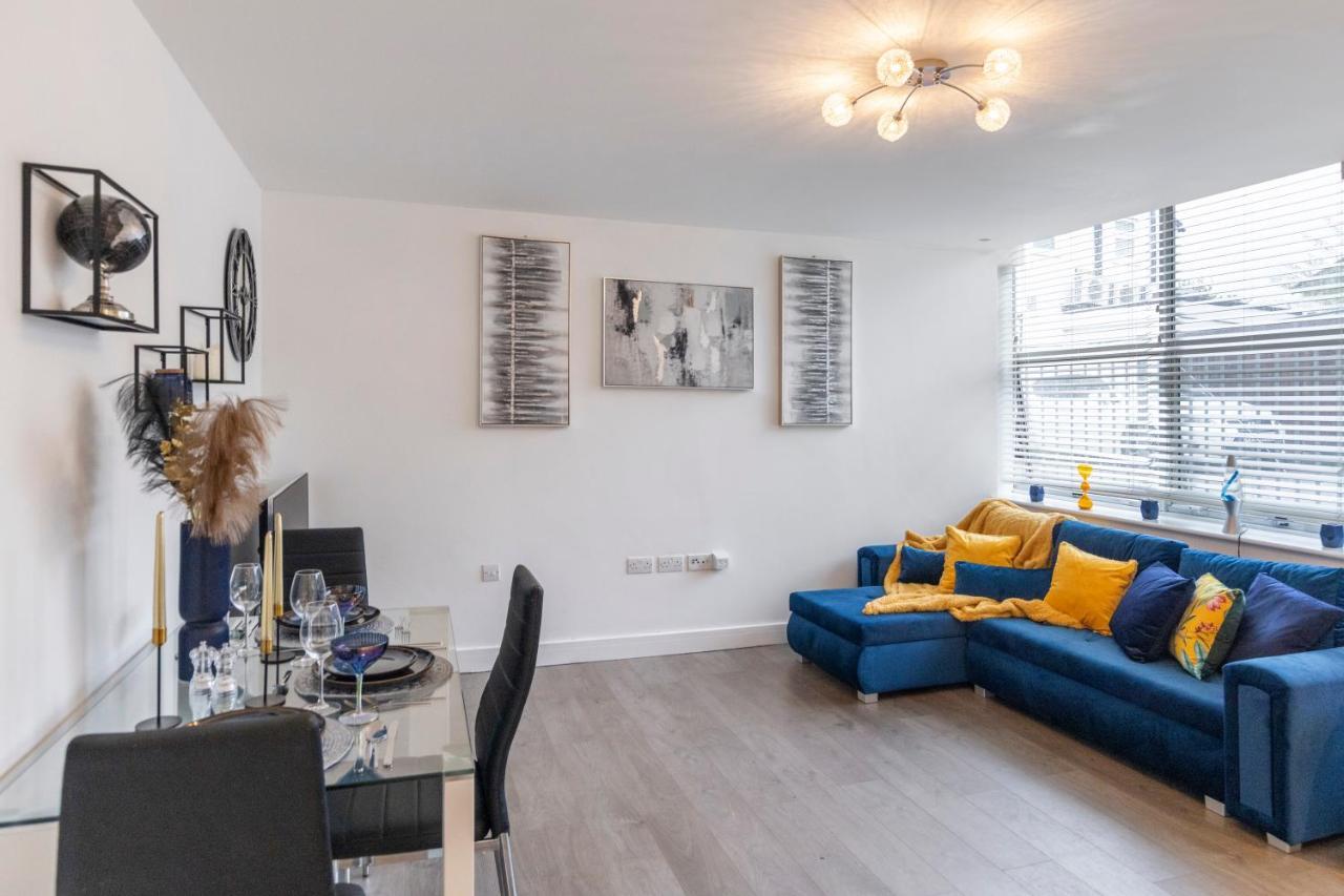 Modern Flat In Golders Londen