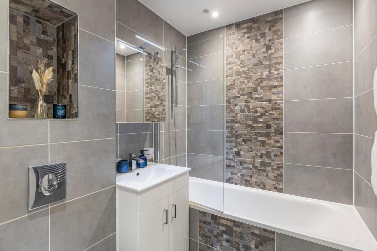 Modern Flat In Golders