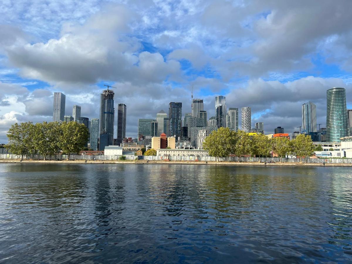 Canary Wharf Haven - Spacious & Homely Entire 1 Bedroom Flat Apartment