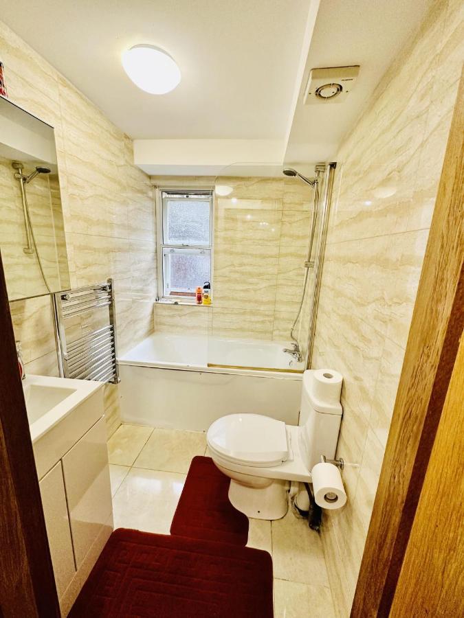 One Bed In Camden Apartment
