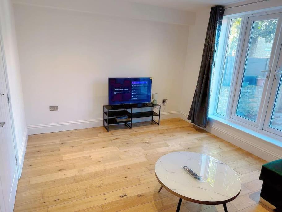 Apartment 1 Bed Flat Near