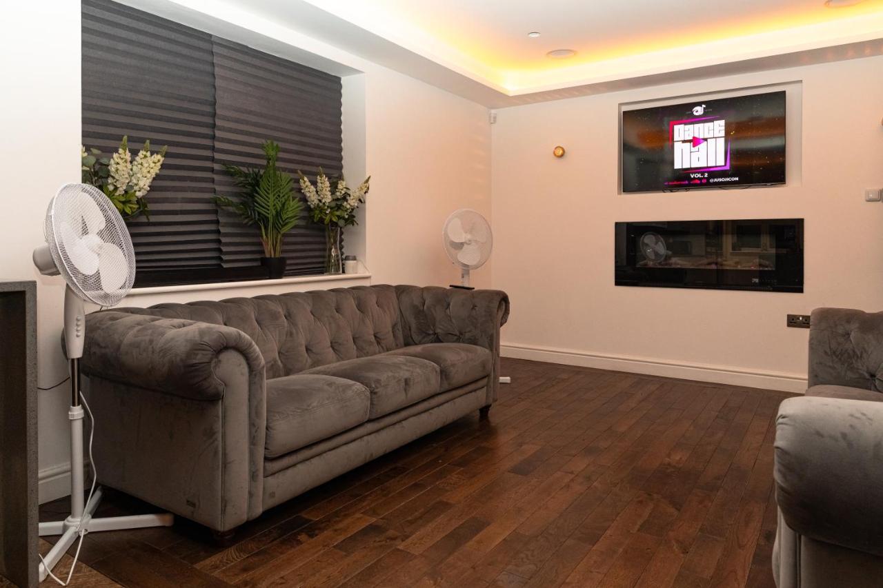 Bonneville House, Private Jacuzzi And Modern Interior Holiday home London