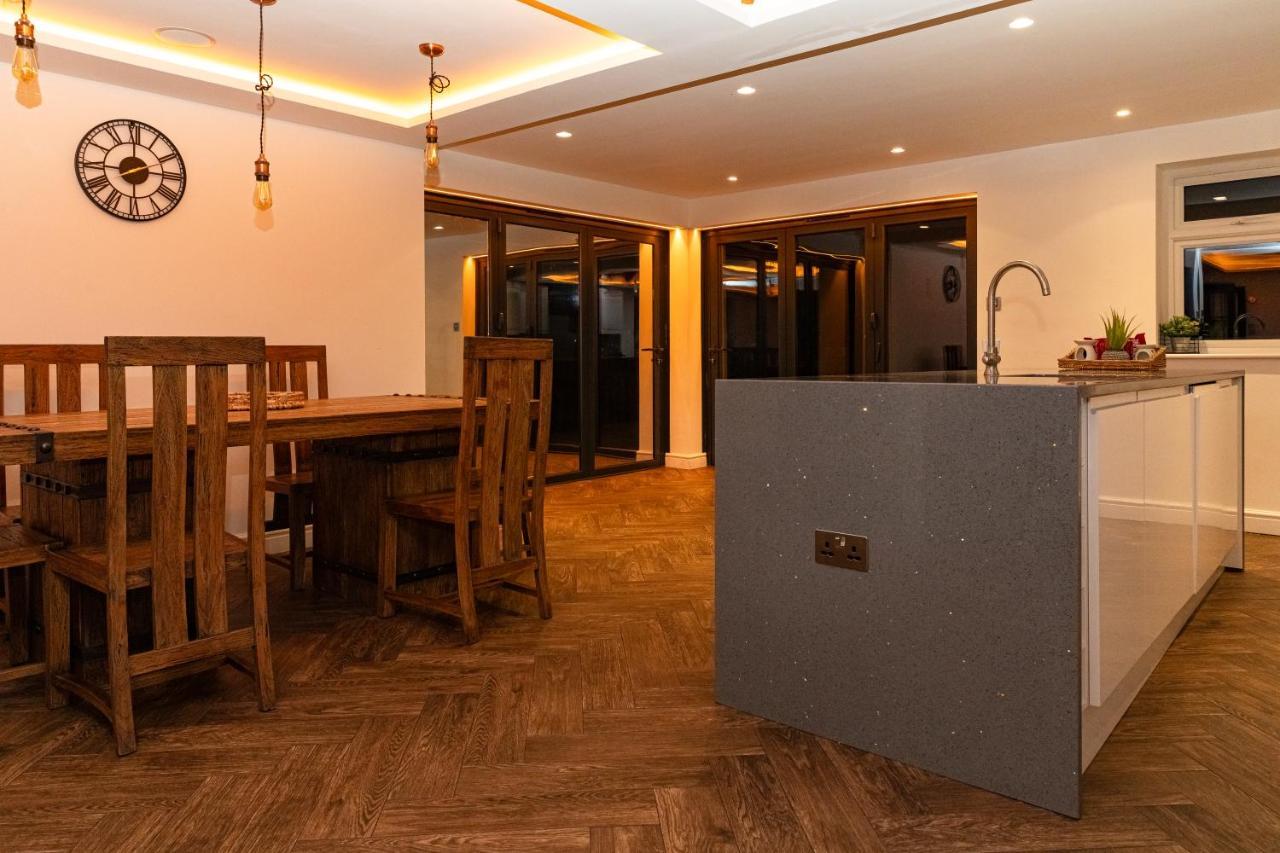 Bonneville House, Private Jacuzzi And Modern Interior Holiday home London