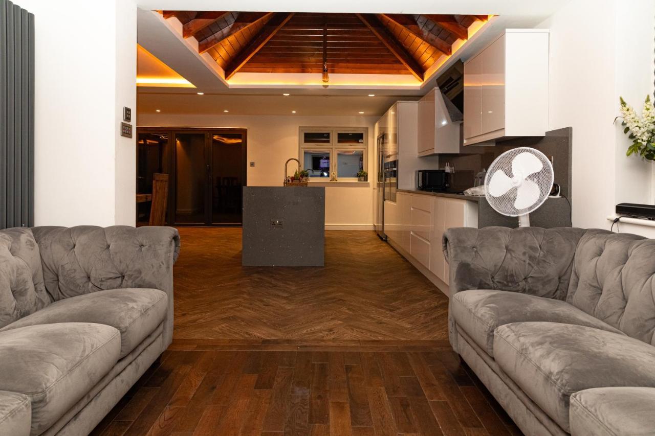Bonneville House, Private Jacuzzi And Modern Interior