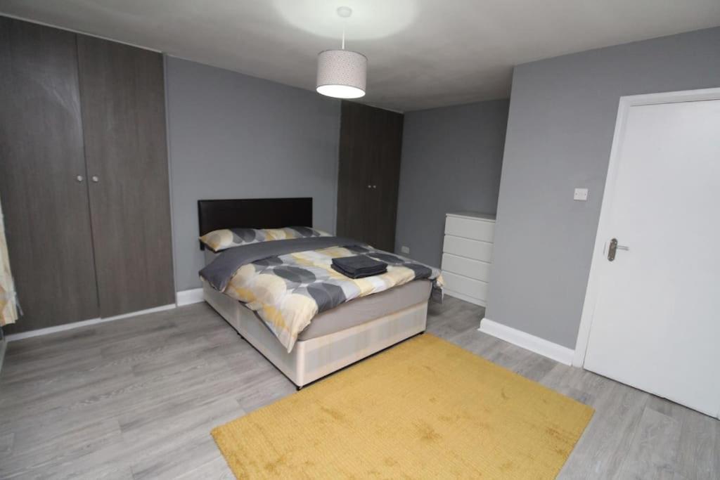 Modern 2 Bed Close To City * London