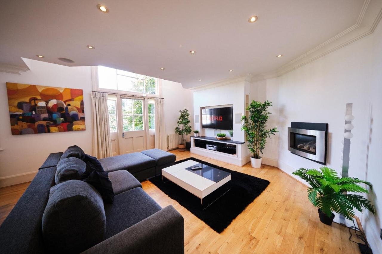 Apartment Pluxa Ebony - Fireplace With Workspace & Unlimited Wi-fi *
