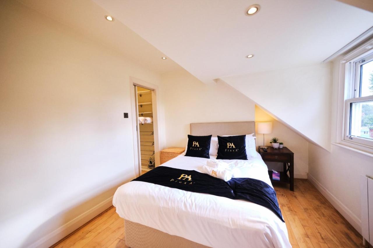 Apartment Pluxa Ebony - Fireplace With Workspace & Unlimited Wi-fi London
