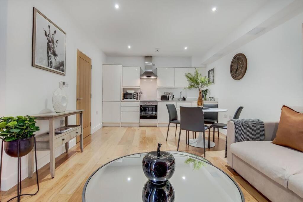 Br2 - Stunning 1 Bed Heart Of Borough London