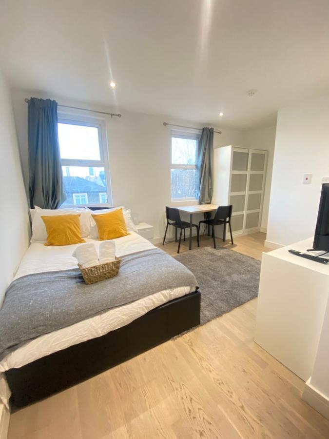 Guest house Cozy En-suite Near Stratford