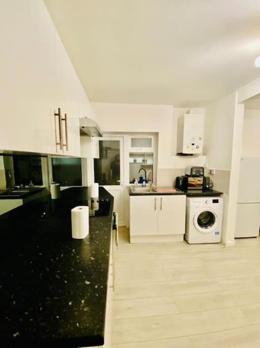 Apartamento Two Bedroom House On Ground Floor In