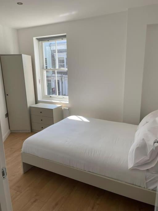 Flat 1 Latchmere, 2 Bedroom, 2 Bathroom Flat * London