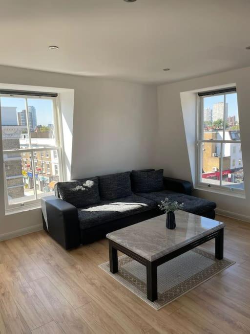 Flat 5 Latchmere, 2 Bedroom, 1 And A Half Bathrooms Flat Apartment