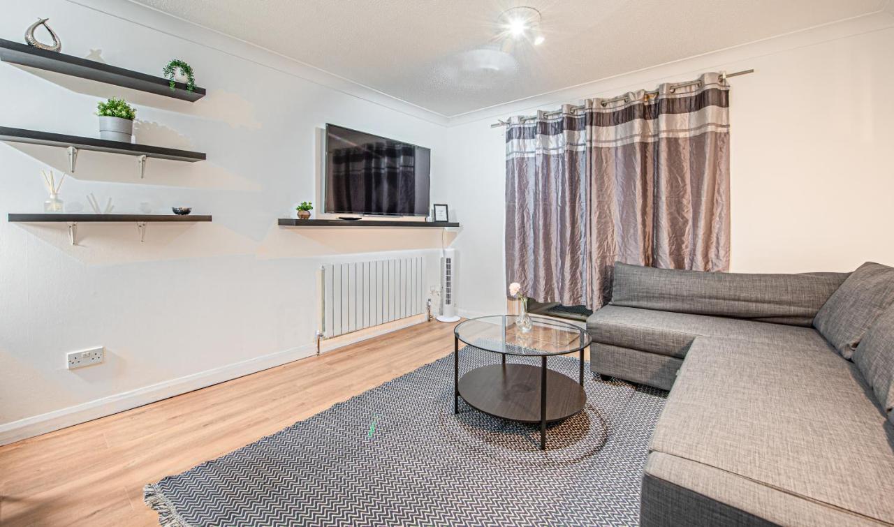 Bright Cosy With Parking And Outdoor Patio * London