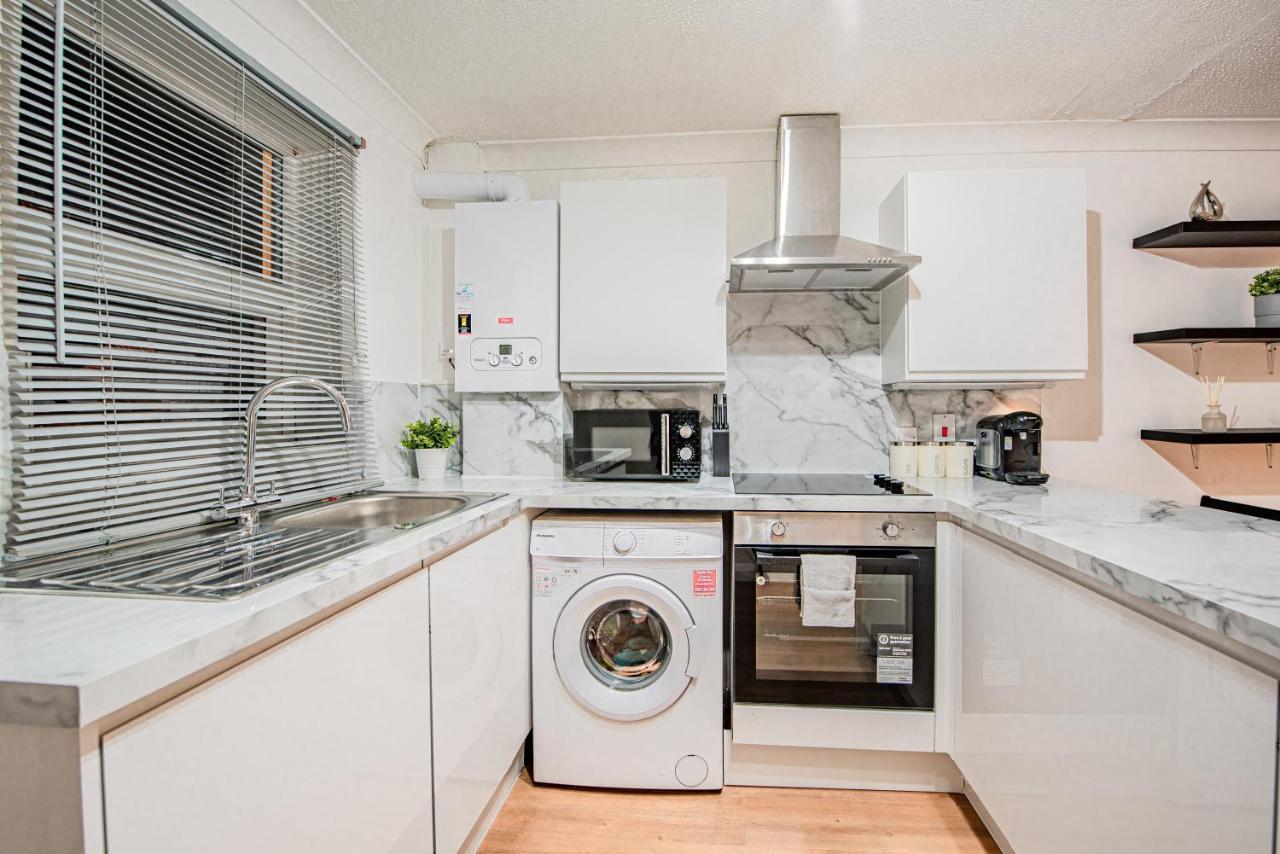 Bright Cosy With Parking And Outdoor Patio * London