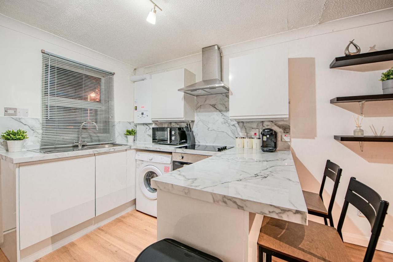 Bright Cosy With Parking And Outdoor Patio Apartment London