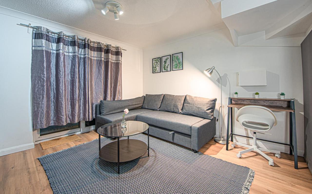 Bright Cosy With Parking And Outdoor Patio Apartment