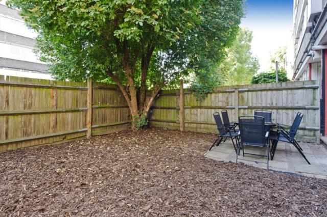 Joivy Spacious Apt With Private Yard In Notting Hill * Londen