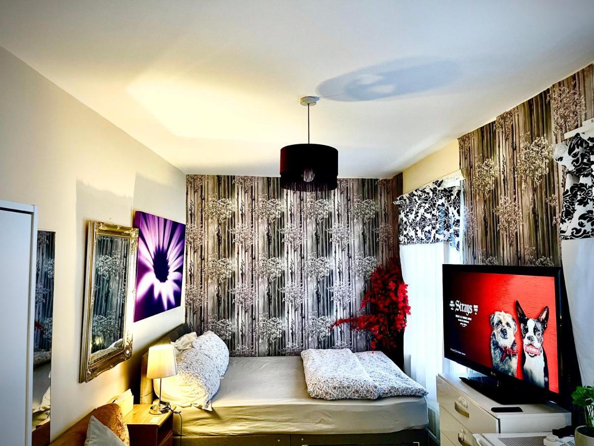 Comfy Double Bedroom With A Private Toilet Accommodatie bij particulieren *