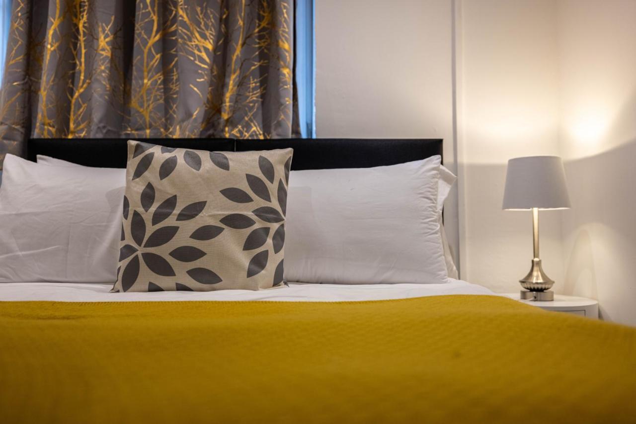 3 Bedrooms-8guests-babycot-15mintopepys-freeparkg Londen